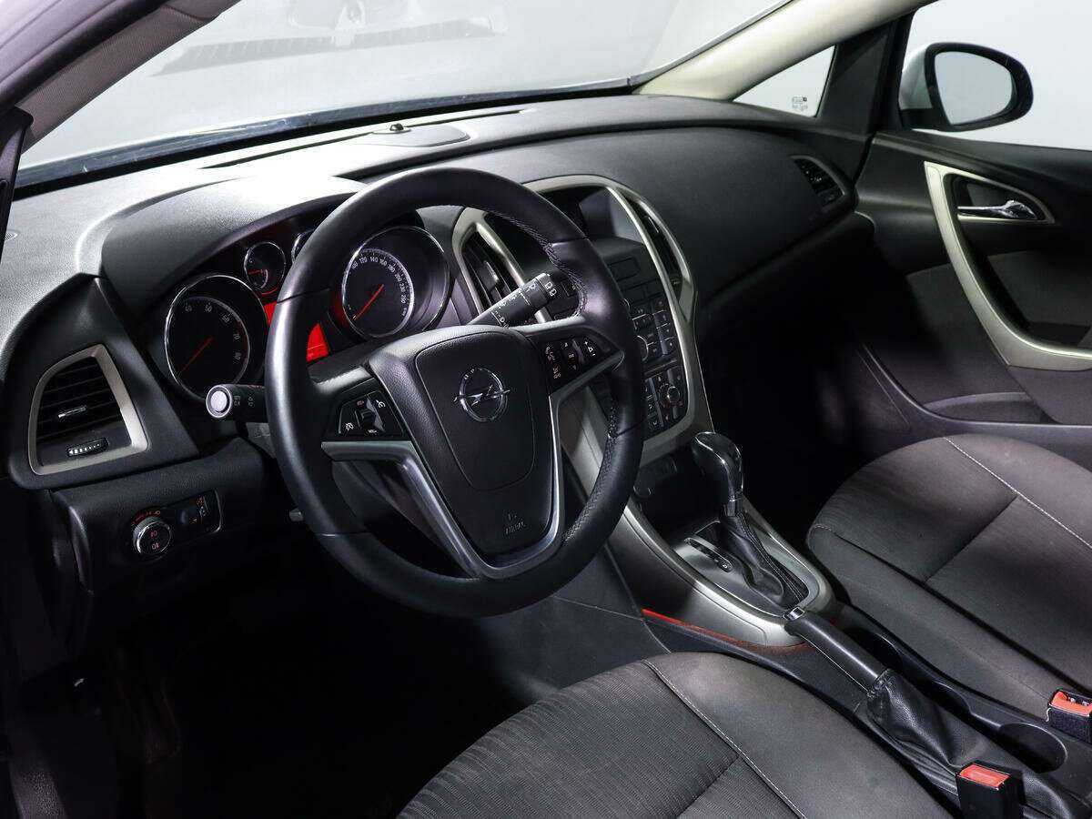 Opel Astra 2012 года с пробегом. Фото: #11