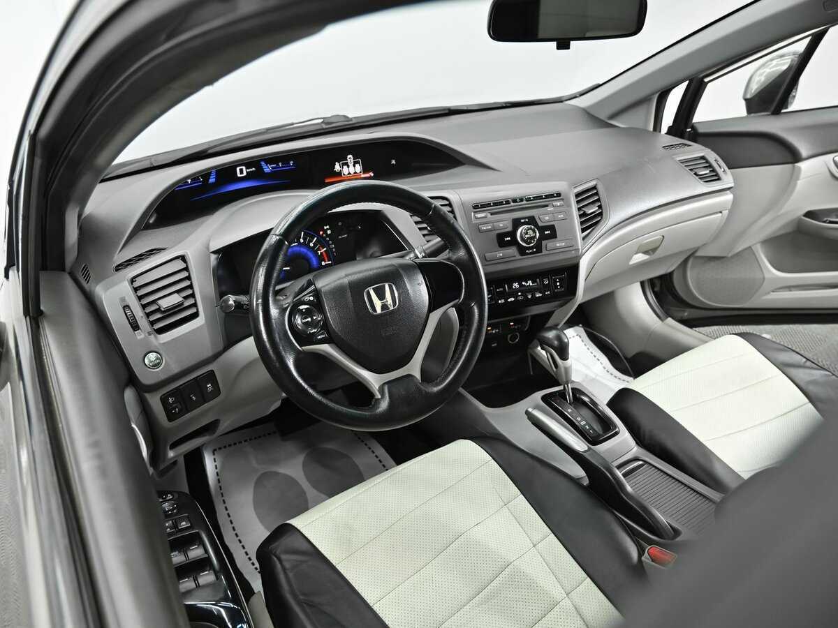 Honda Civic 2012 года с пробегом. Фото: #9