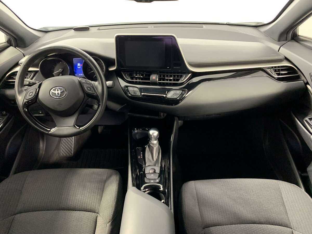 Toyota C-HR 2019 года с пробегом. Фото: #11