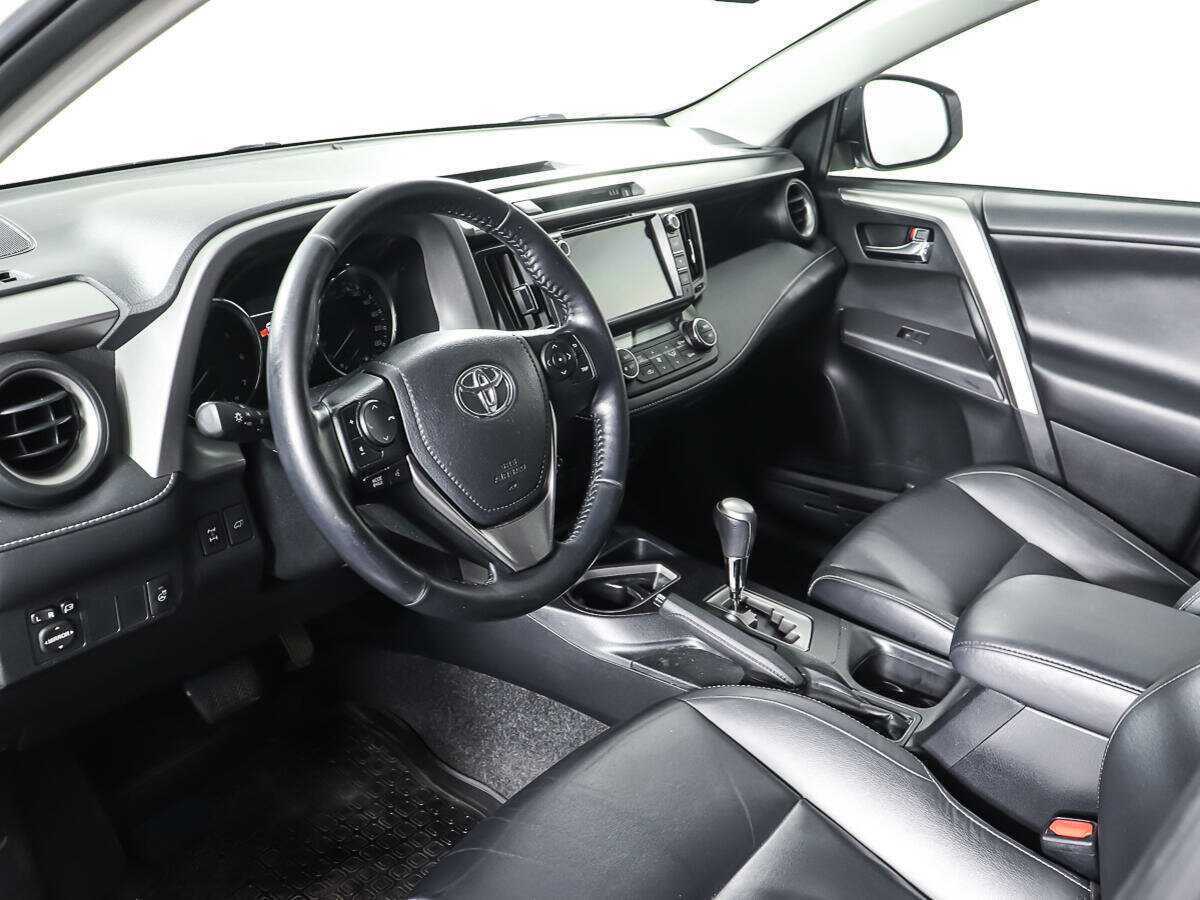 Toyota RAV4 2018 года с пробегом. Фото: #12