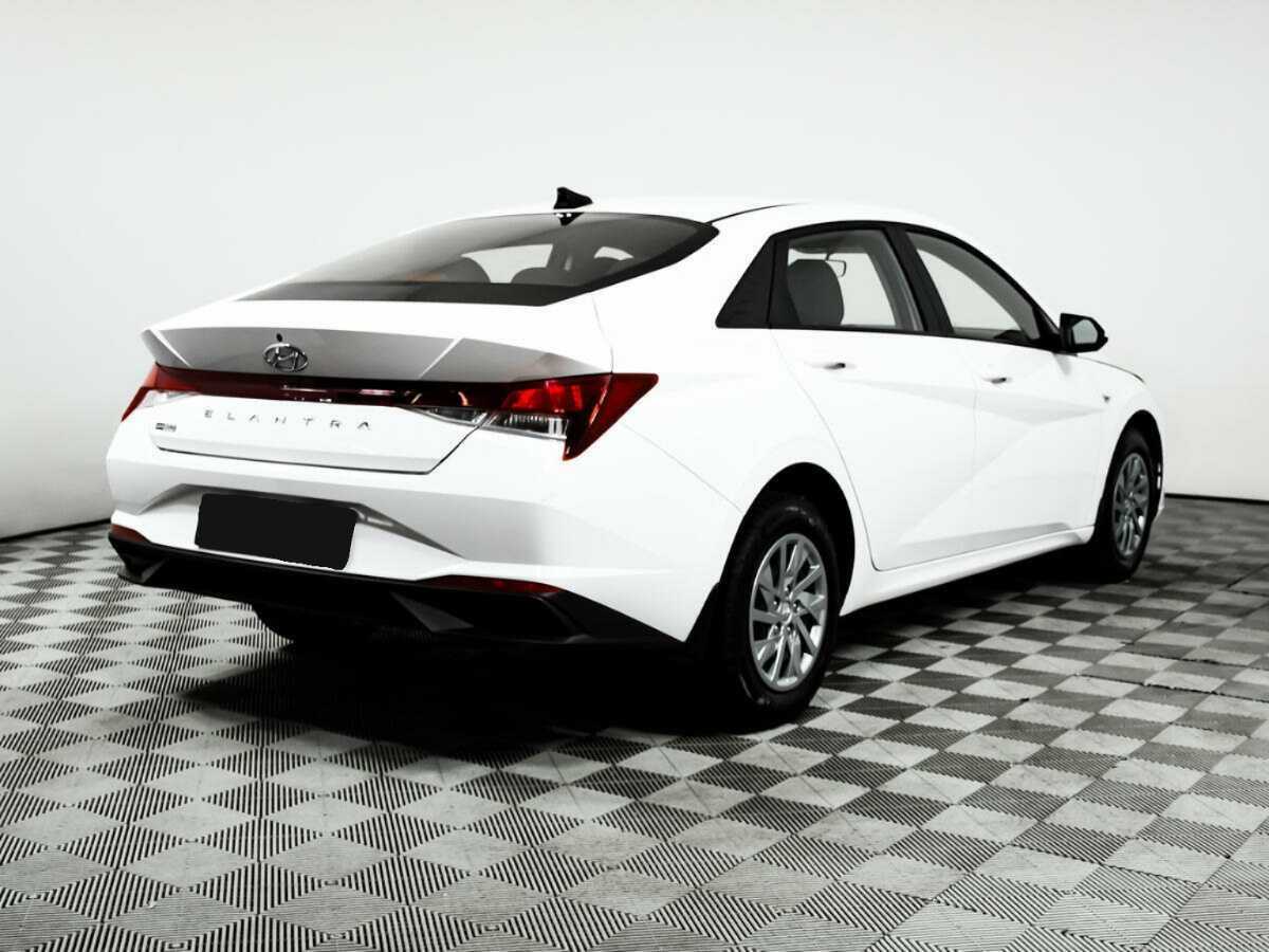 Hyundai Elantra 2022 года с пробегом. Фото: #4