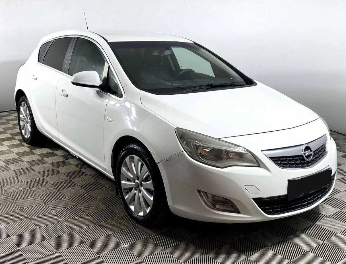 Opel Astra 2012 года с пробегом. Фото: #2