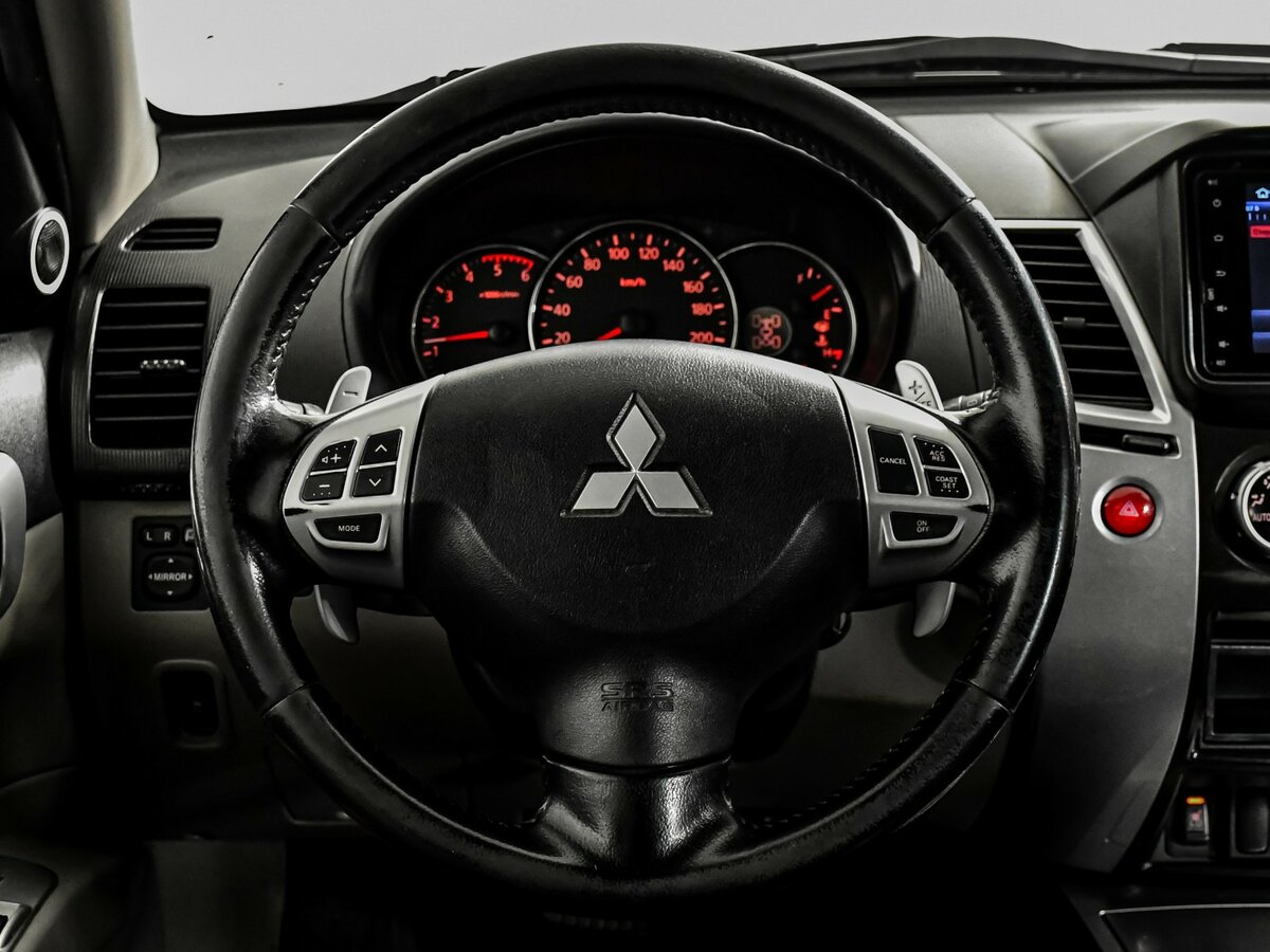 Mitsubishi Pajero Sport 2013 года с пробегом. Фото: #16