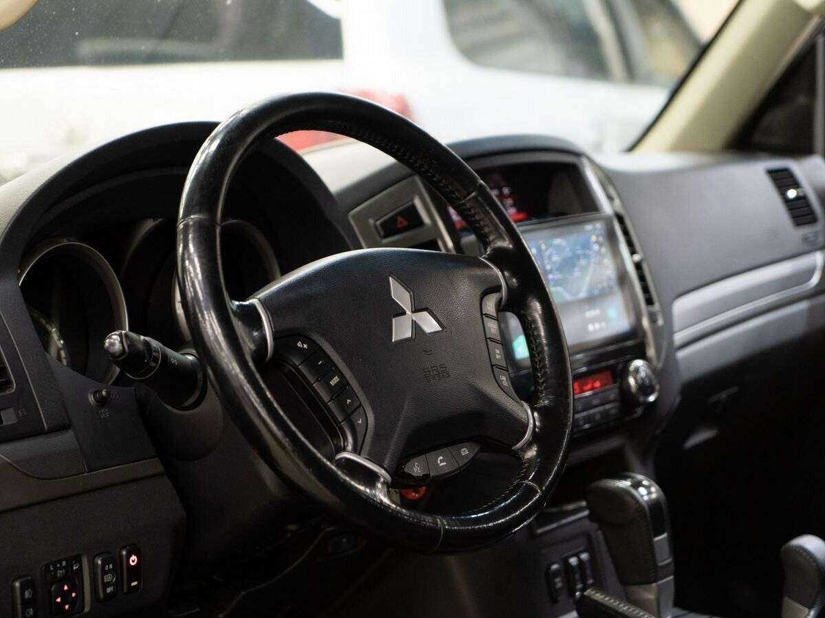 Mitsubishi Pajero 2014 года с пробегом. Фото: #3