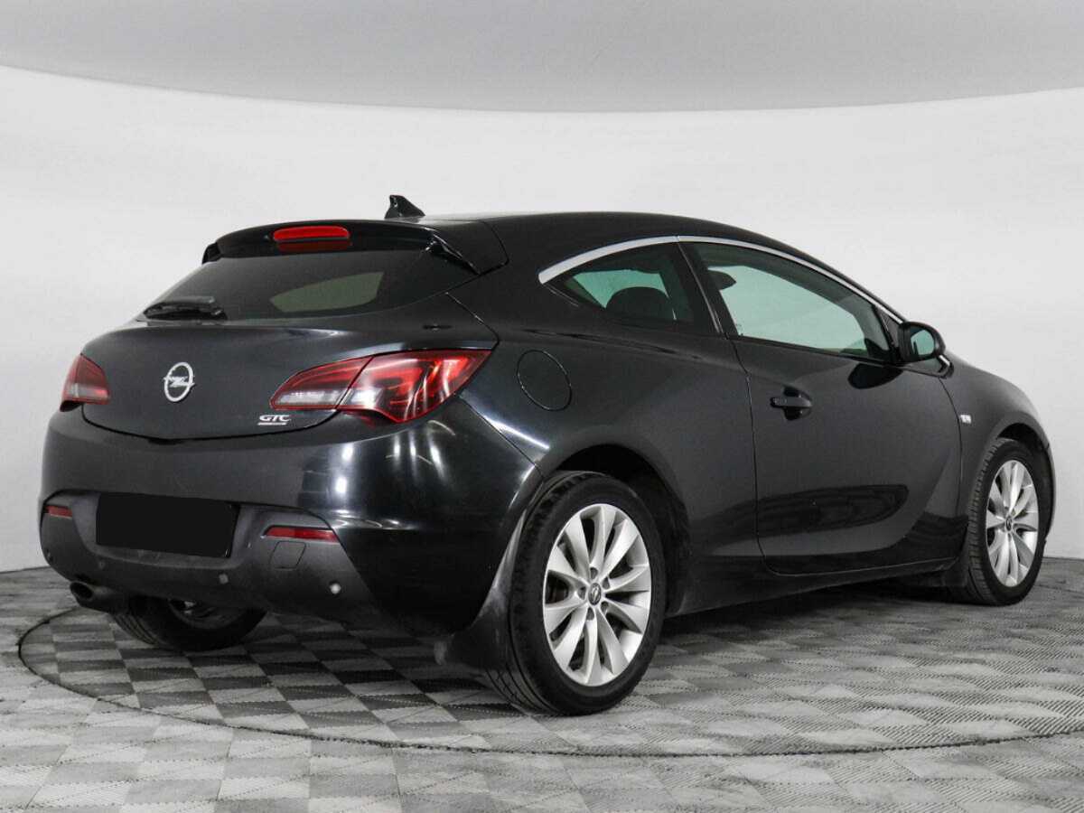 Opel Astra 2013 года с пробегом. Фото: #2