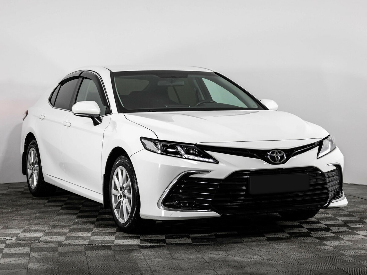 Toyota Camry 2021 года с пробегом. Фото: #2