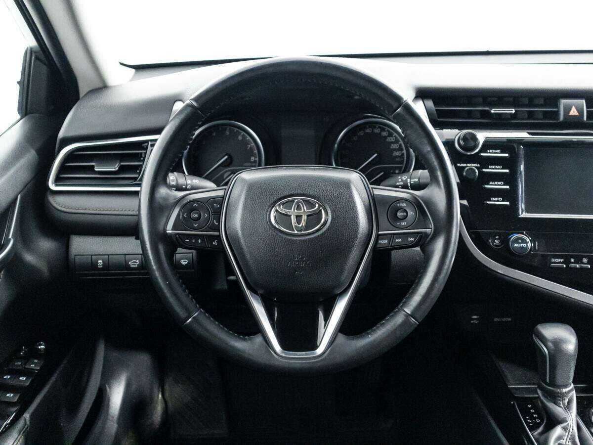 Toyota Camry 2019 года с пробегом. Фото: #18