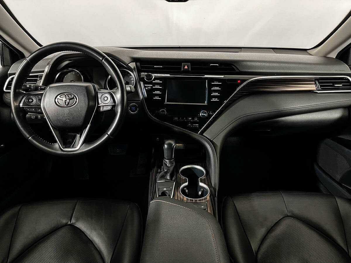 Toyota Camry 2020 года с пробегом. Фото: #8