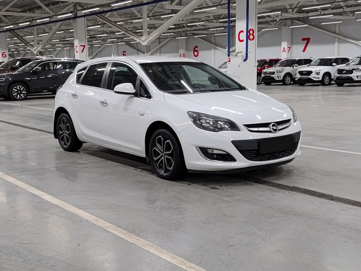 Opel Astra 2013 года с пробегом. Фото: #2