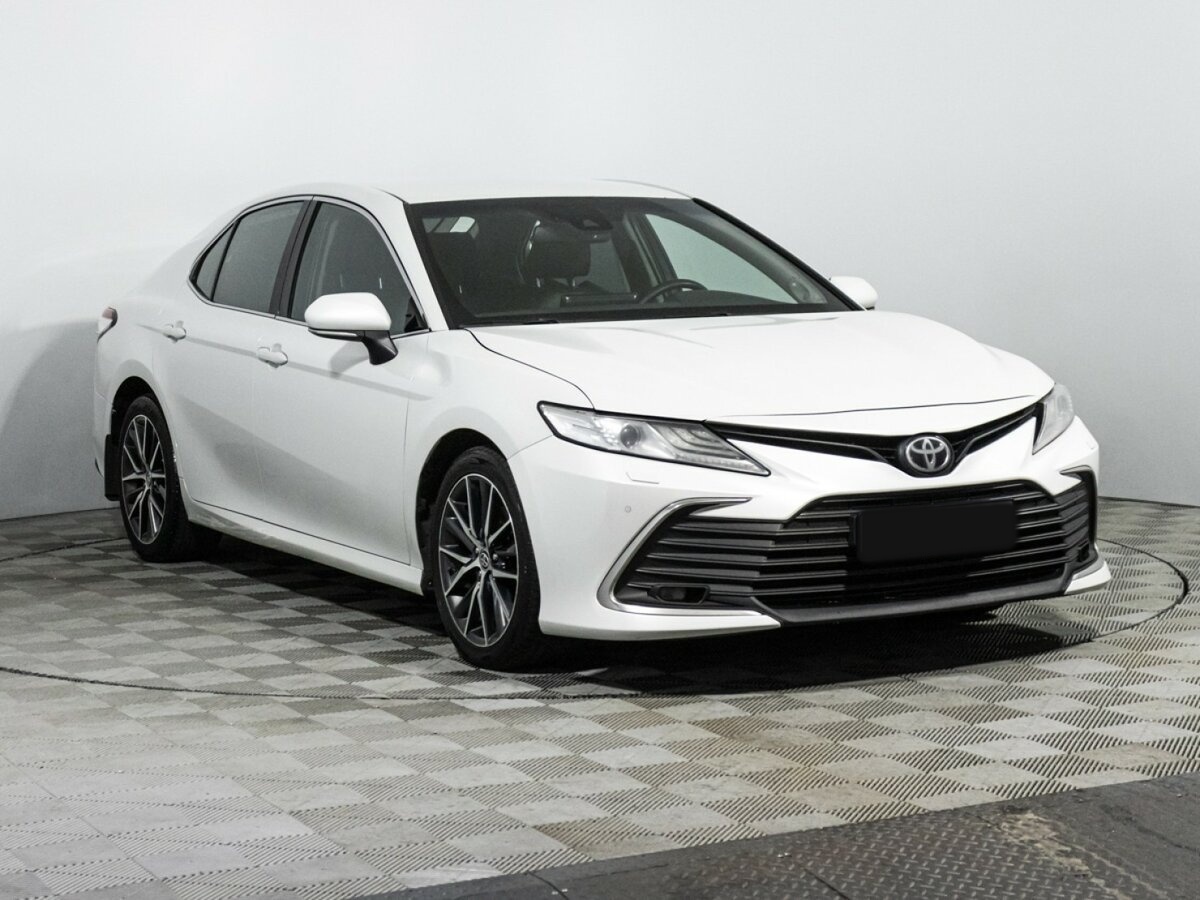 Toyota Camry 2021 года с пробегом. Фото: #2