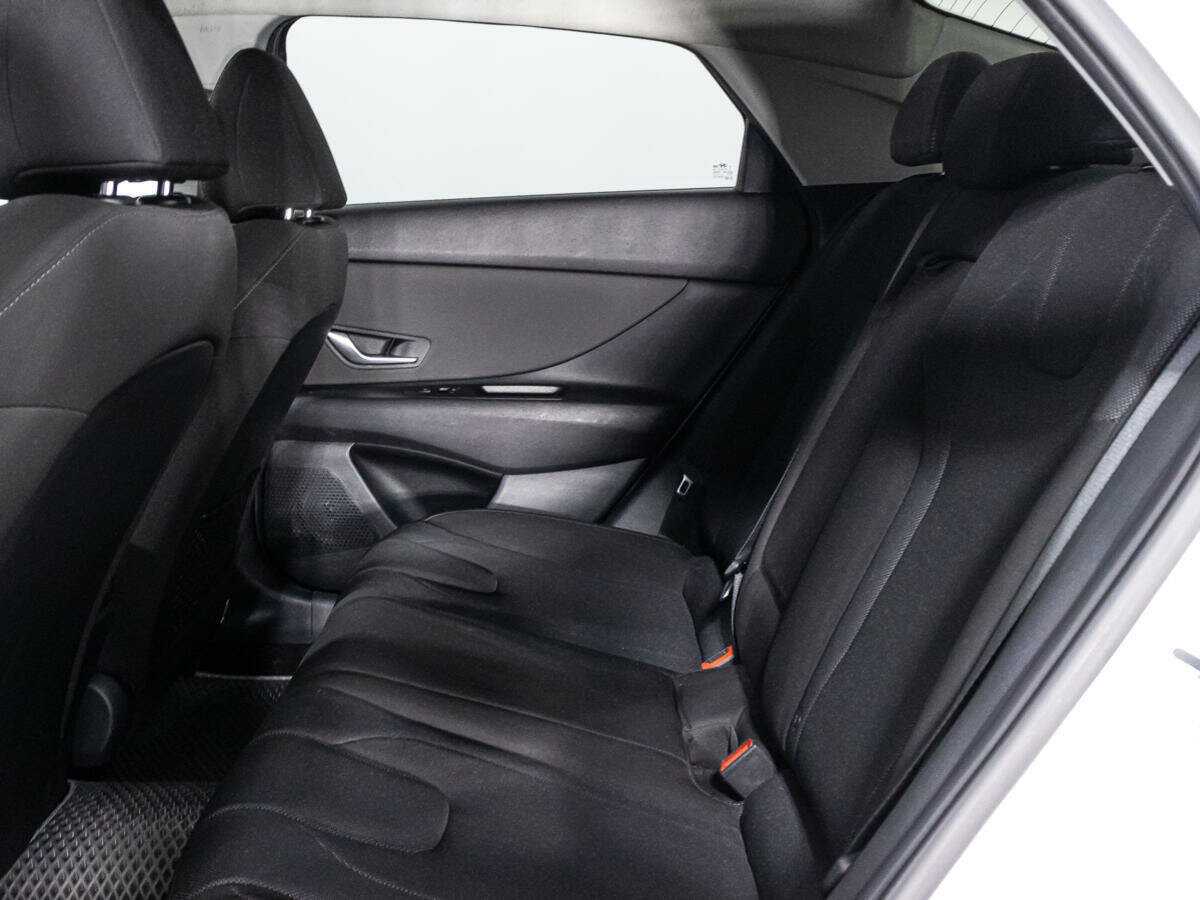 Hyundai Elantra 2021 года с пробегом. Фото: #9