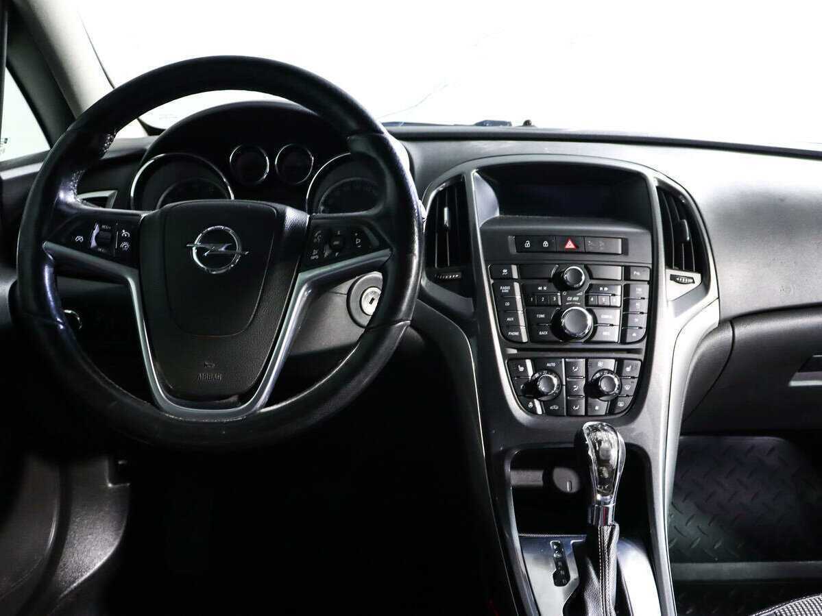 Opel Astra 2013 года с пробегом. Фото: #9
