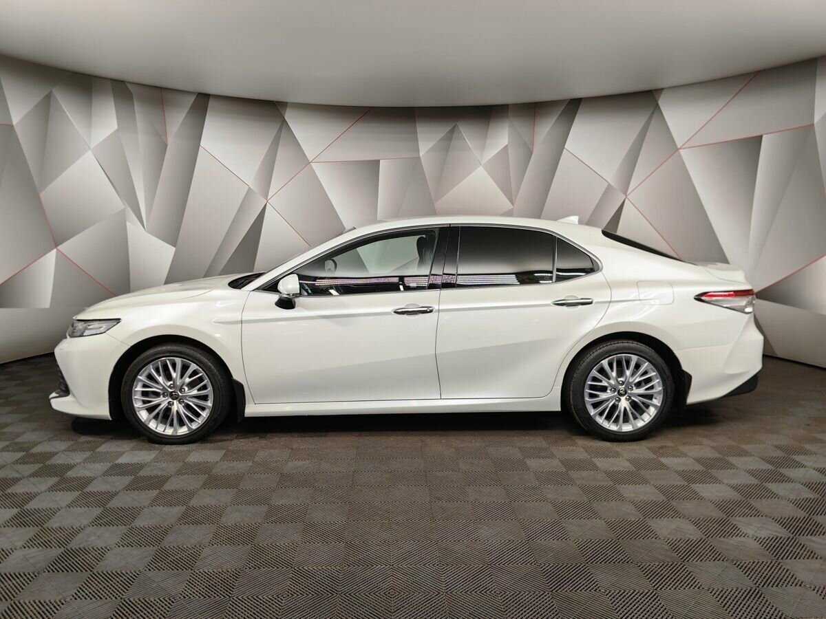 Toyota Camry 2020 года с пробегом. Фото: #4