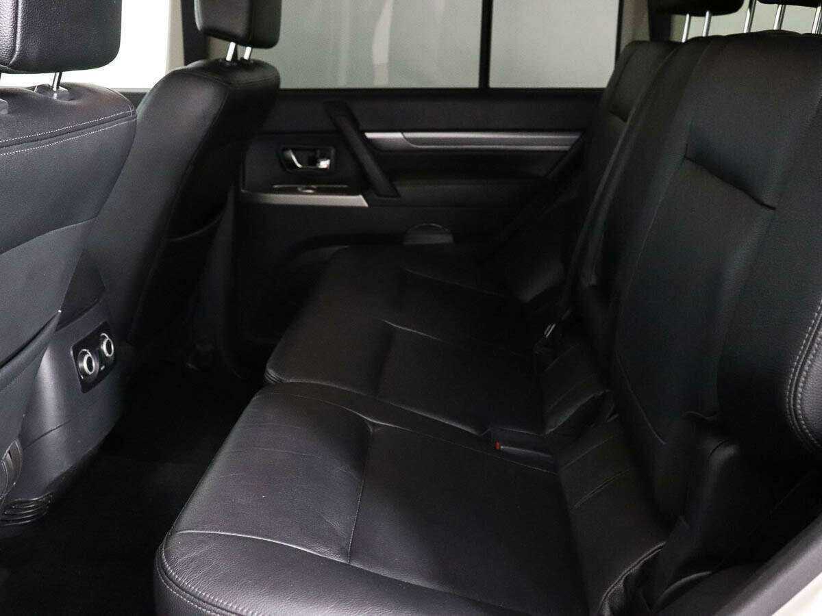 Mitsubishi Pajero 2015 года с пробегом. Фото: #5