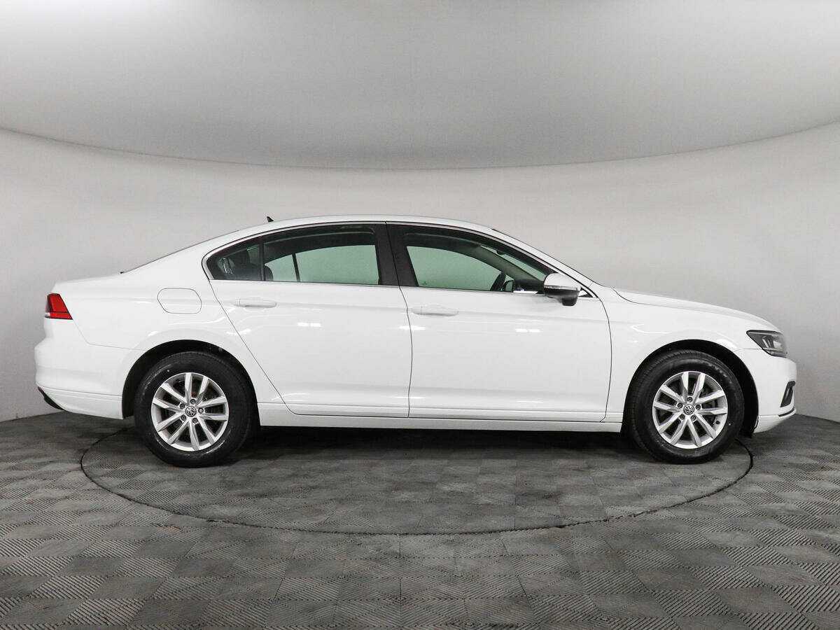 Volkswagen Passat 2020 года с пробегом. Фото: #3