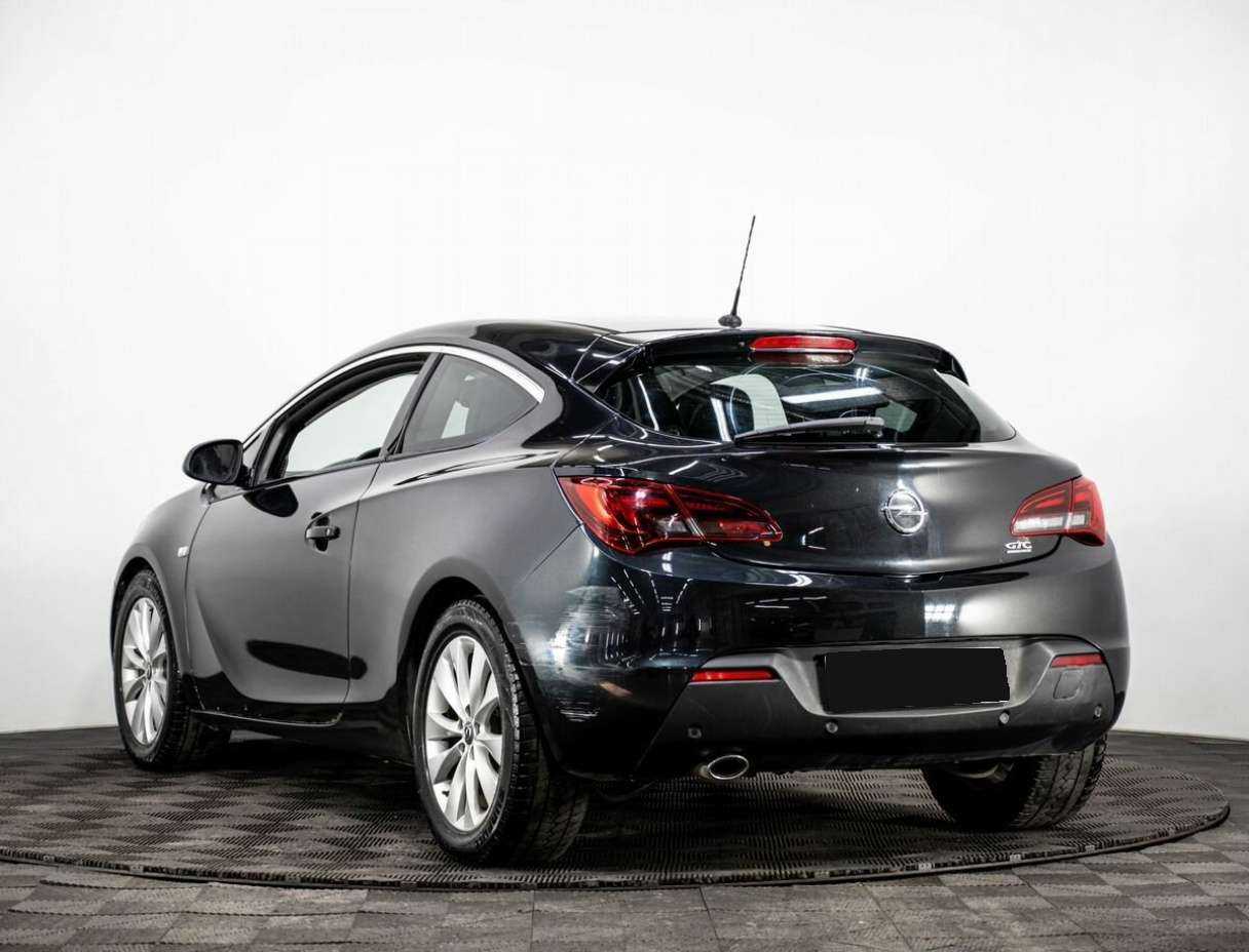Opel Astra 2012 года с пробегом. Фото: #2