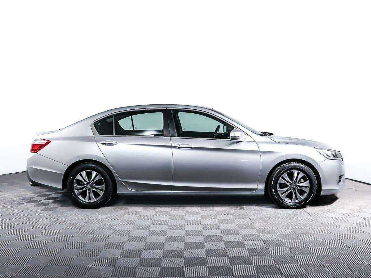 Honda Accord 2013 года с пробегом. Фото: #3