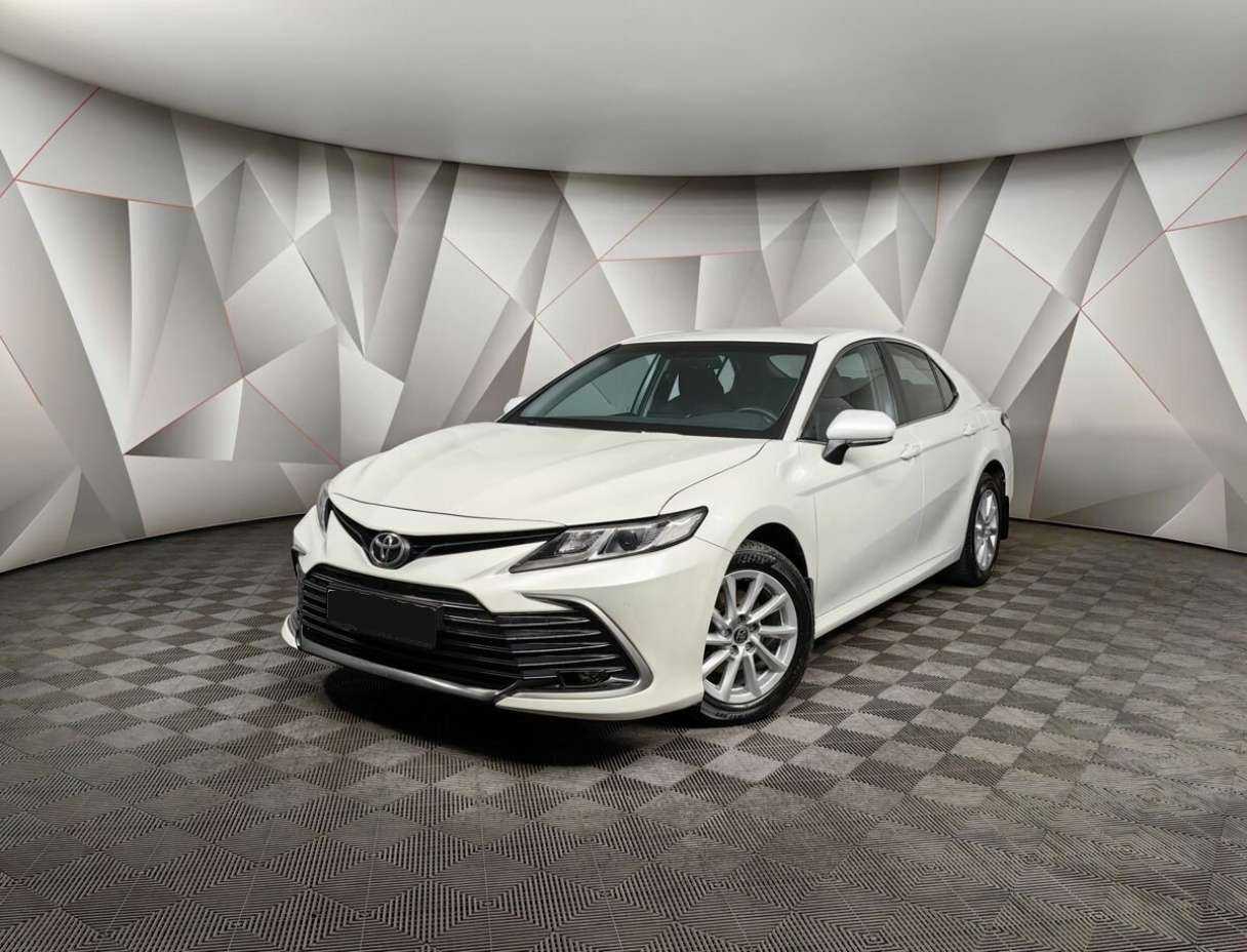 Toyota Camry 2021 года с пробегом. Посмотреть фото