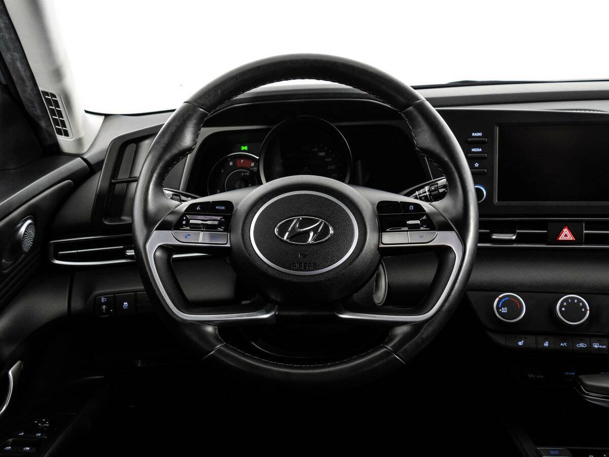 Hyundai Elantra 2021 года с пробегом. Фото: #12