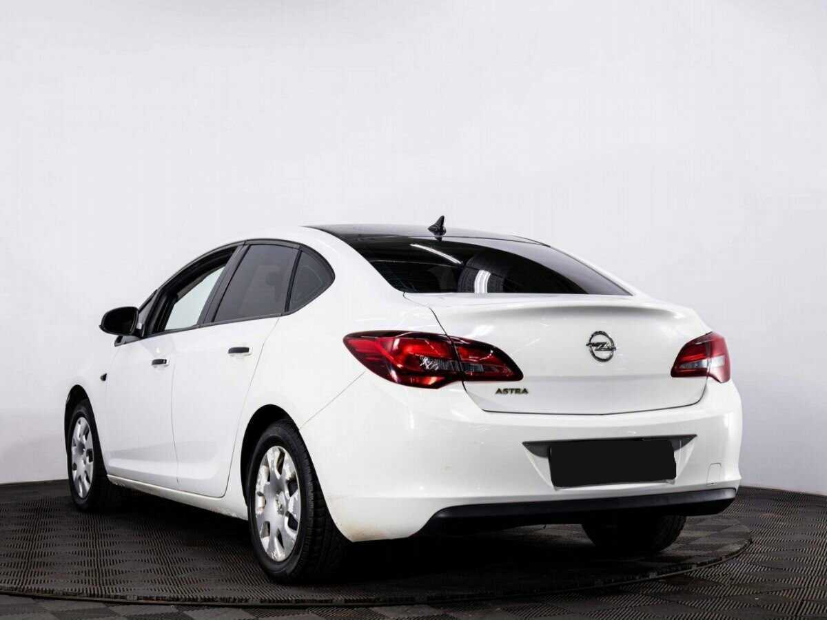 Opel Astra 2013 года с пробегом. Фото: #3