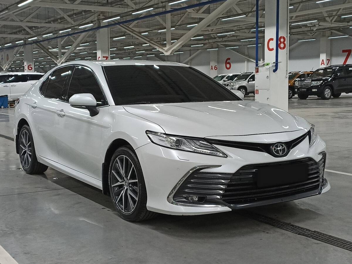 Toyota Camry 2021 года с пробегом. Фото: #2
