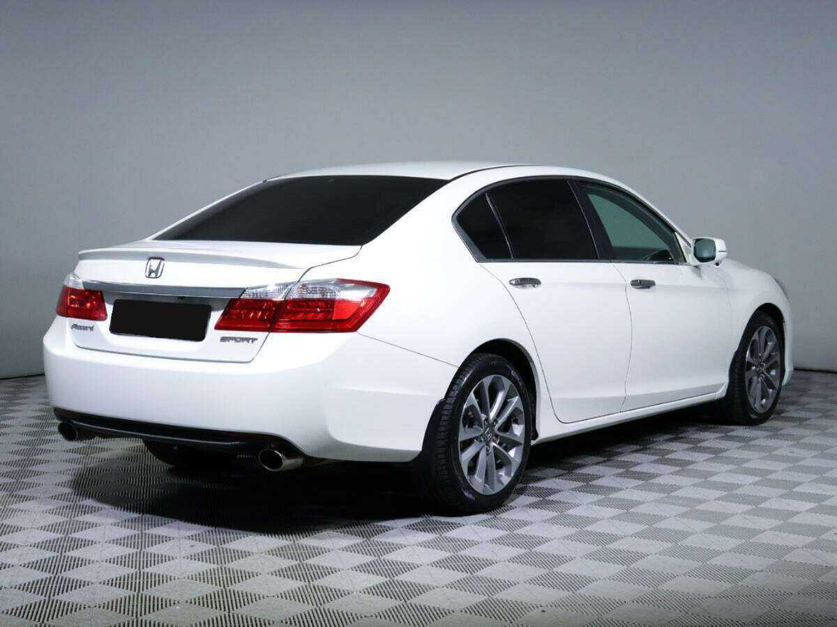 Honda Accord 2013 года с пробегом. Фото: #3