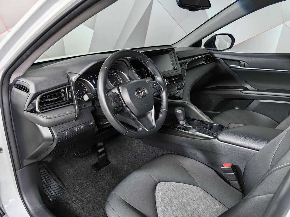 Toyota Camry 2021 года с пробегом. Фото: #13