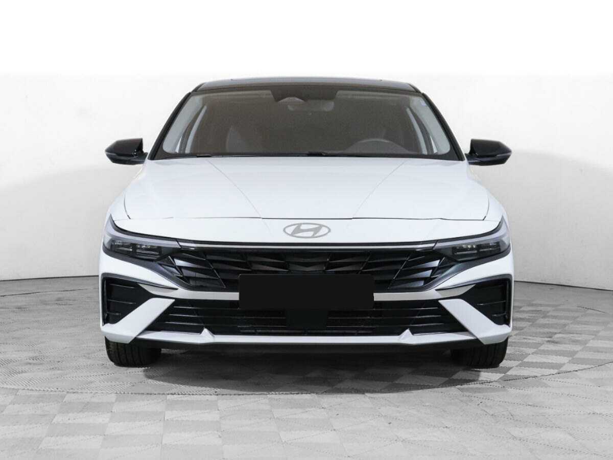 Hyundai Elantra 2024 года с пробегом. Посмотреть фото
