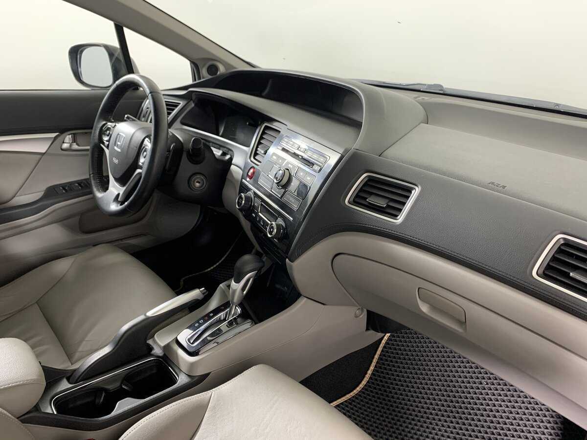 Honda Civic 2013 года с пробегом. Фото: #13