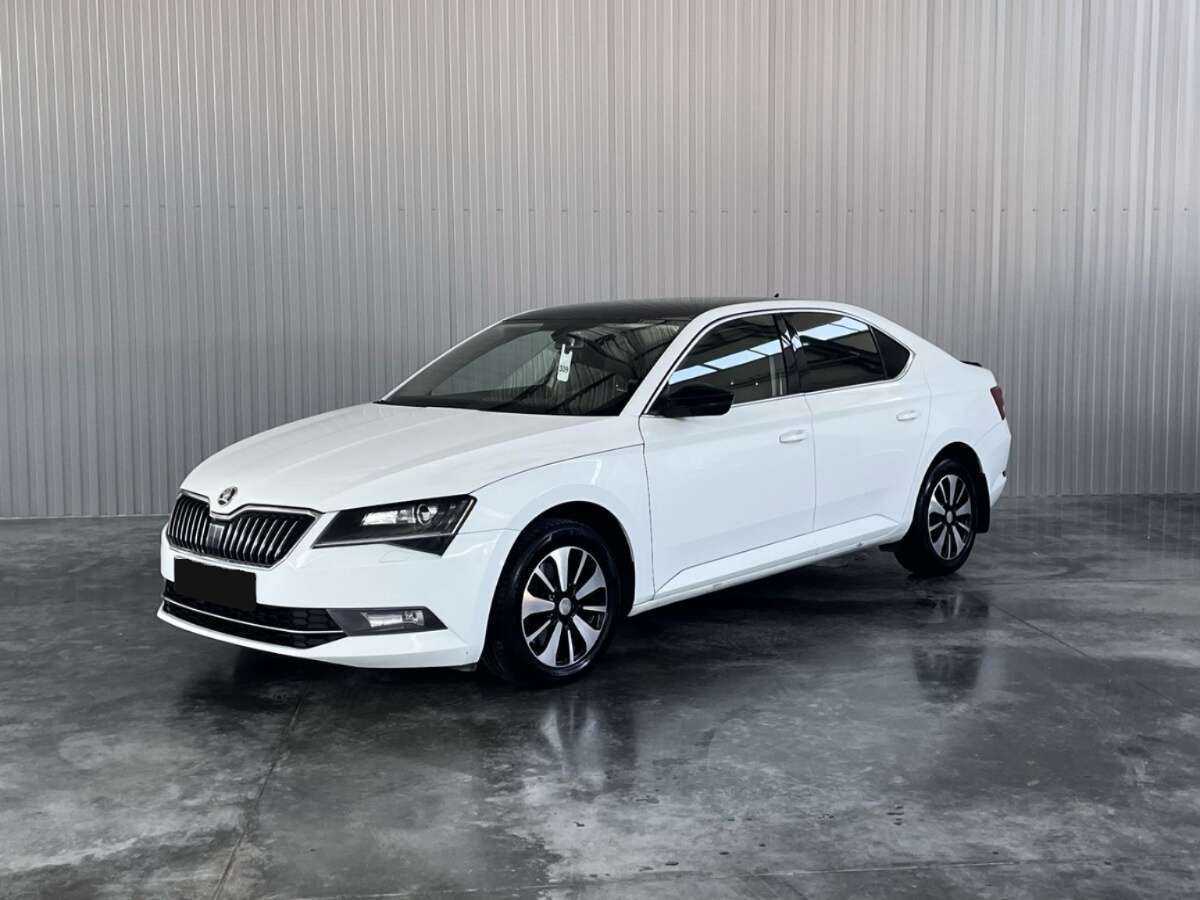 Skoda Superb 2015 года с пробегом. Посмотреть фото