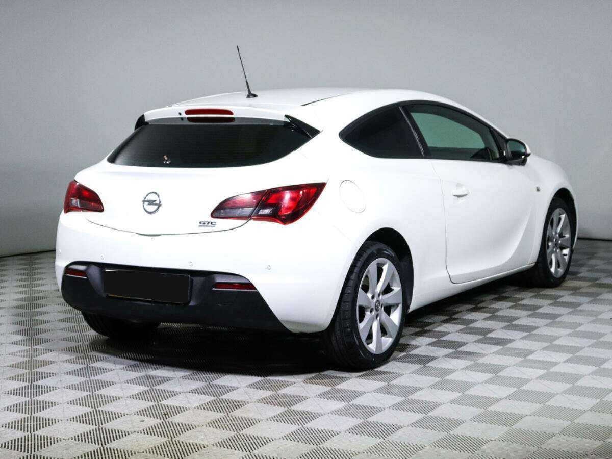 Opel Astra 2013 года с пробегом. Фото: #4