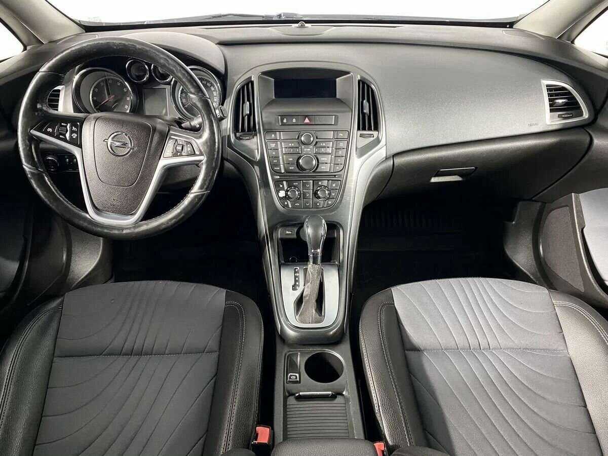 Opel Astra 2013 года с пробегом. Фото: #10