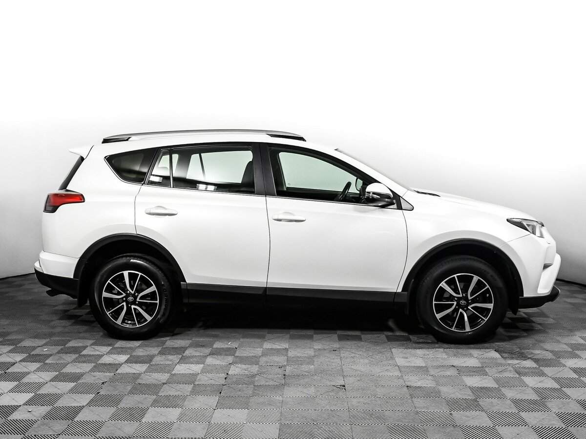 Toyota RAV4 2017 года с пробегом. Фото: #3