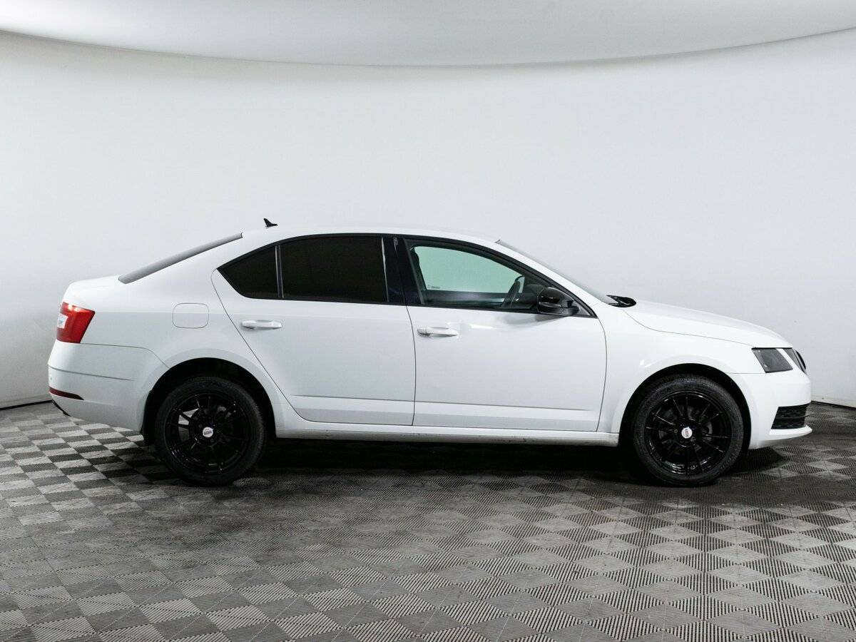 Skoda Octavia 2019 года с пробегом. Фото: #3