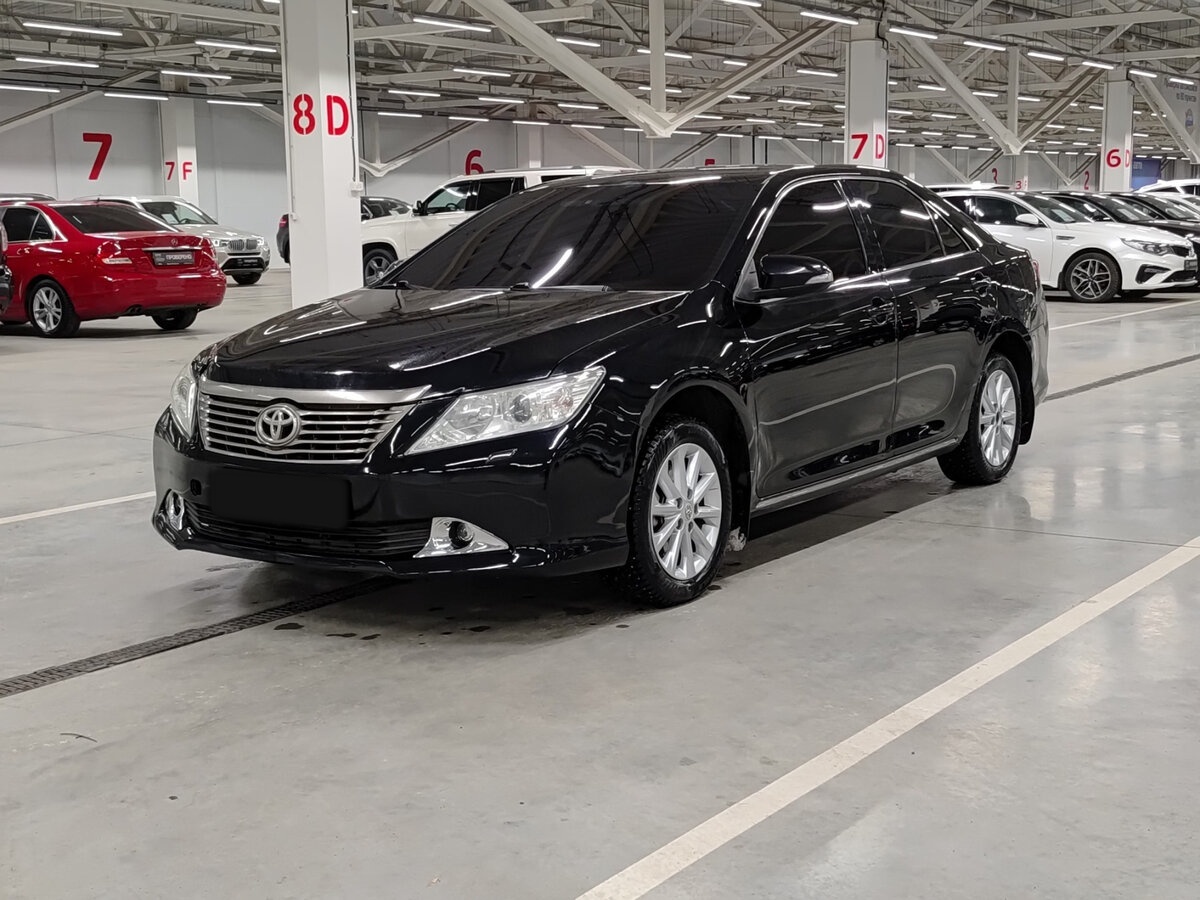 Toyota Camry 2014 года с пробегом. Посмотреть фото