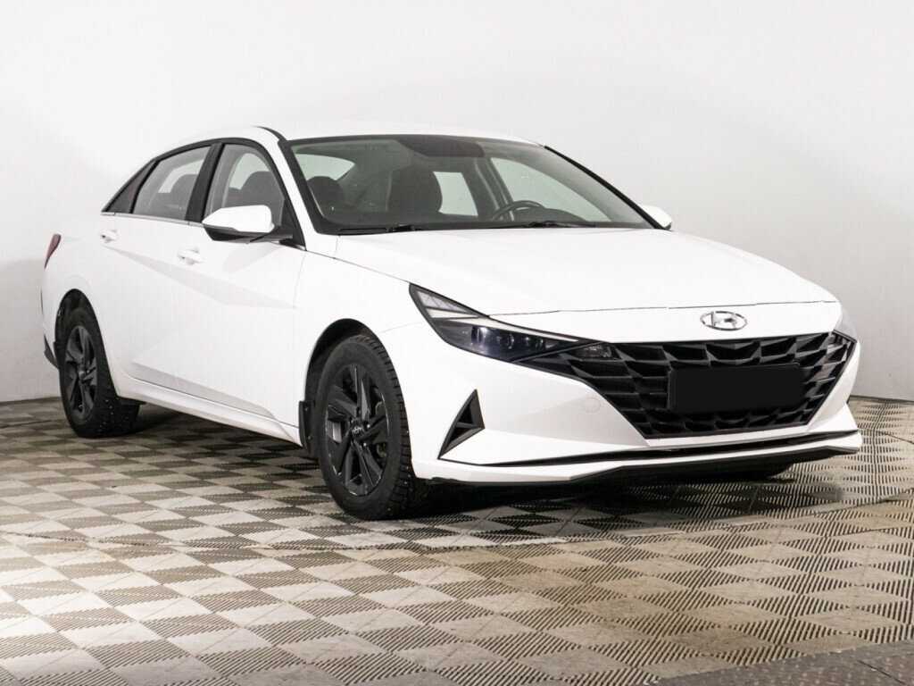 Hyundai Elantra 2021 года с пробегом. Фото: #2