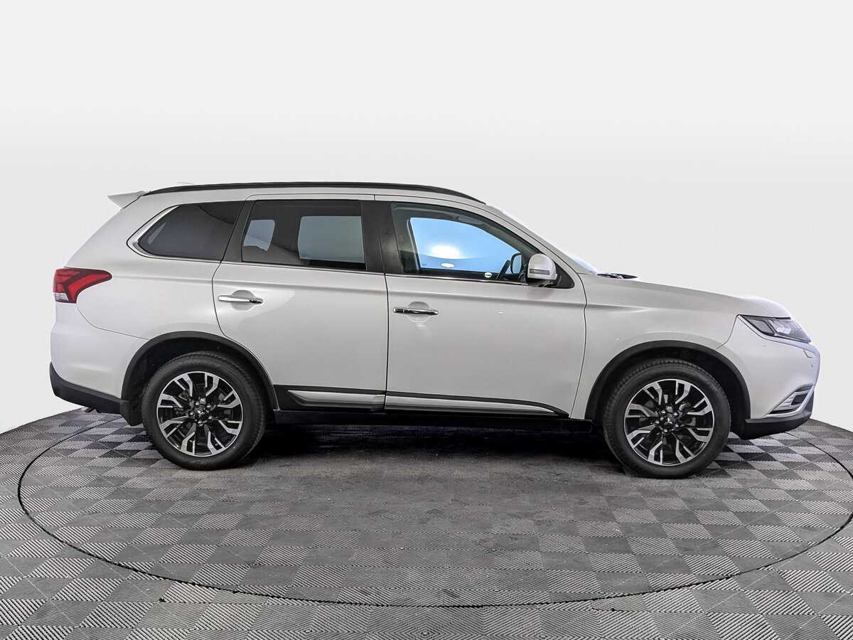Mitsubishi Outlander 2021 года с пробегом. Фото: #3
