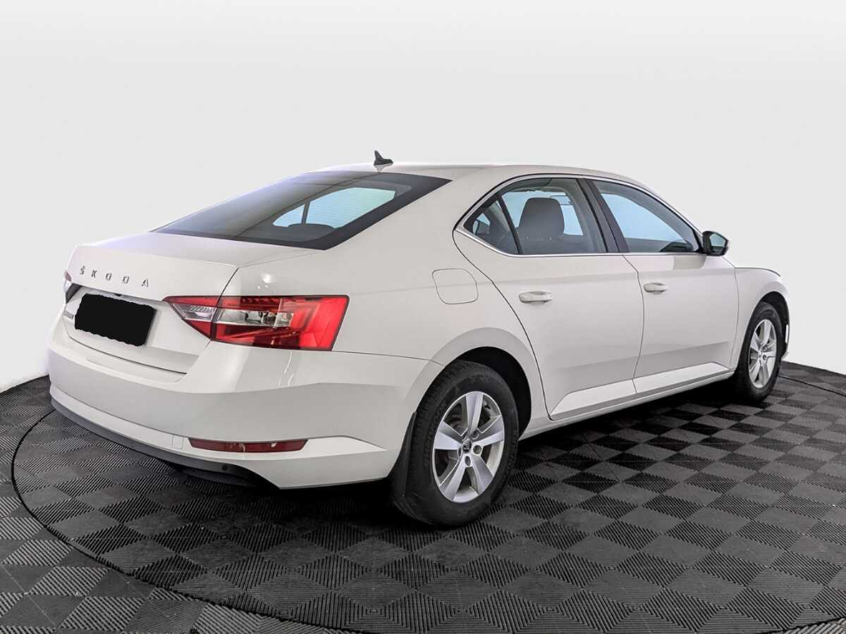 Skoda Superb 2021 года с пробегом. Фото: #4