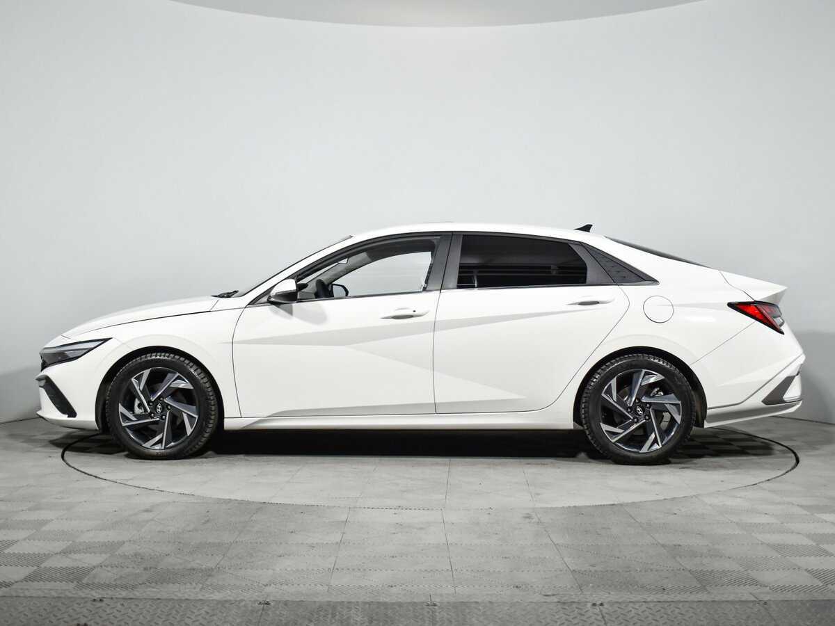 Hyundai Elantra 2023 года с пробегом. Фото: #7