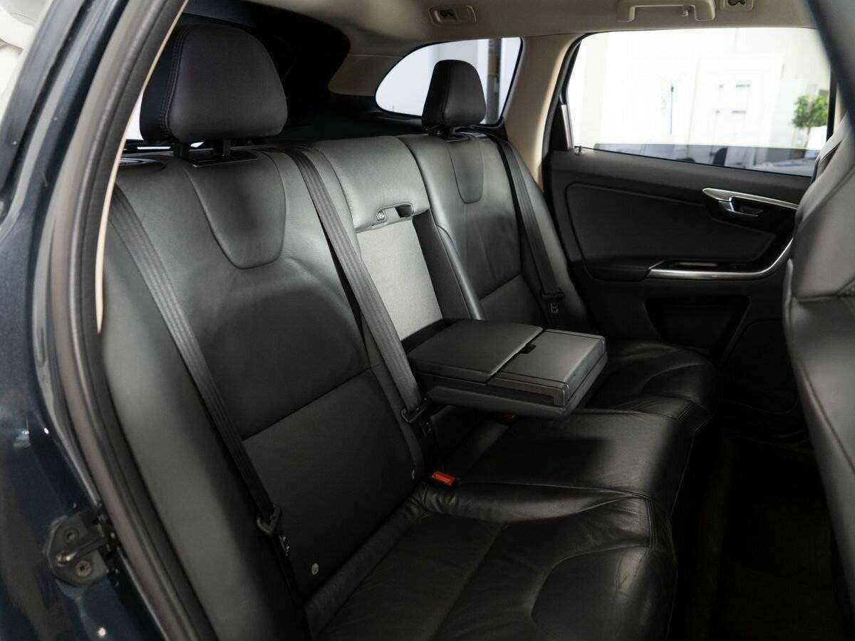 Б/У Вольво ИксЦ60 2012 года. Фото: #7