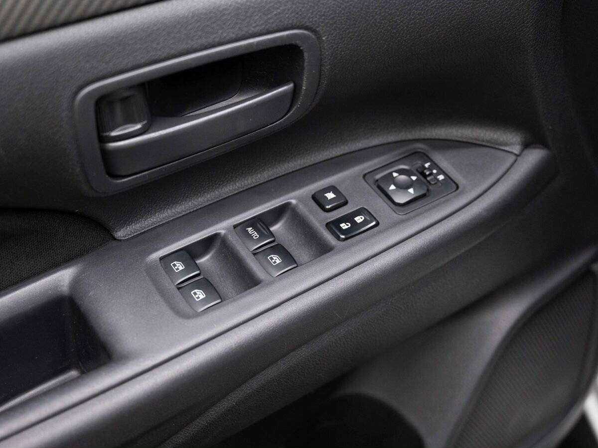 Б/У Митсубиши Оутлэндер 2017 года. Фото: #17