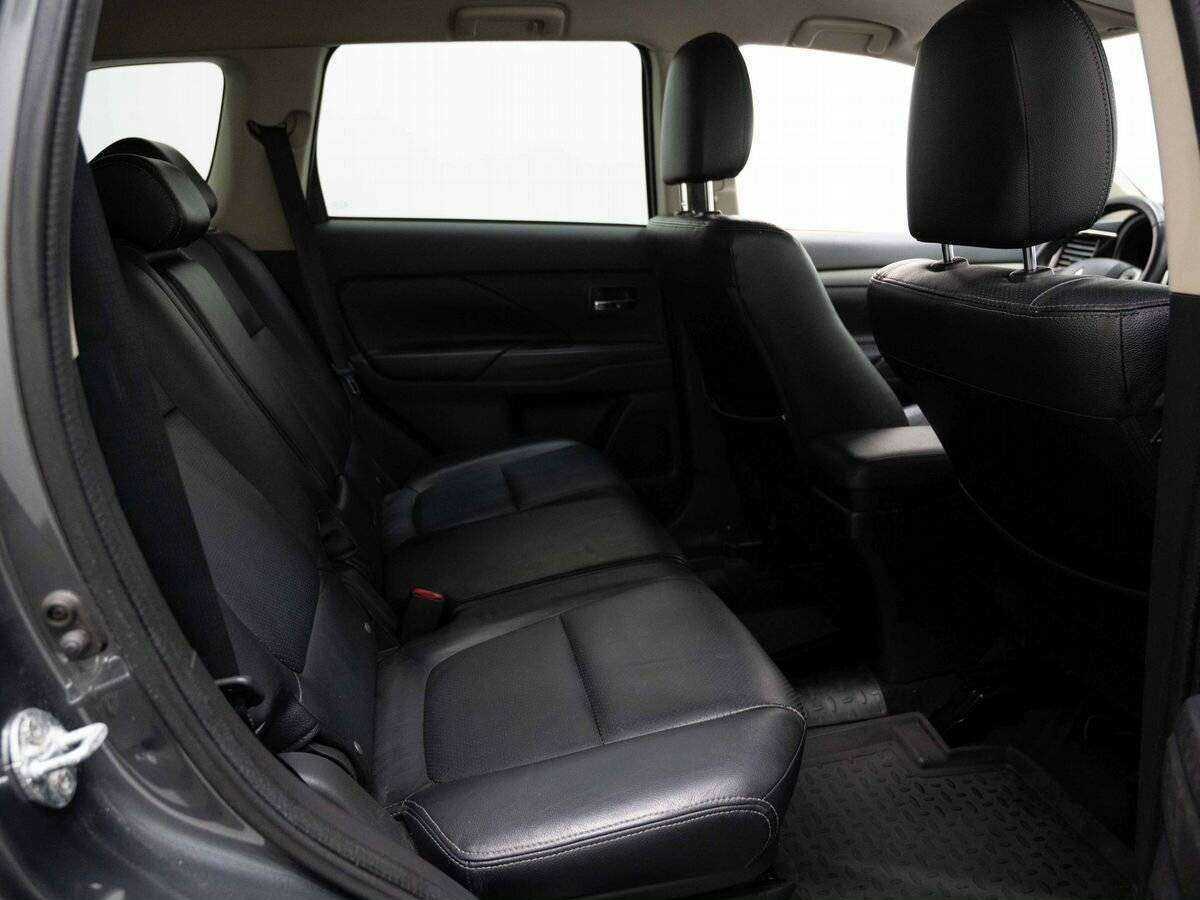 Б/У Митсубиши Оутлэндер 2013 года. Фото: #9