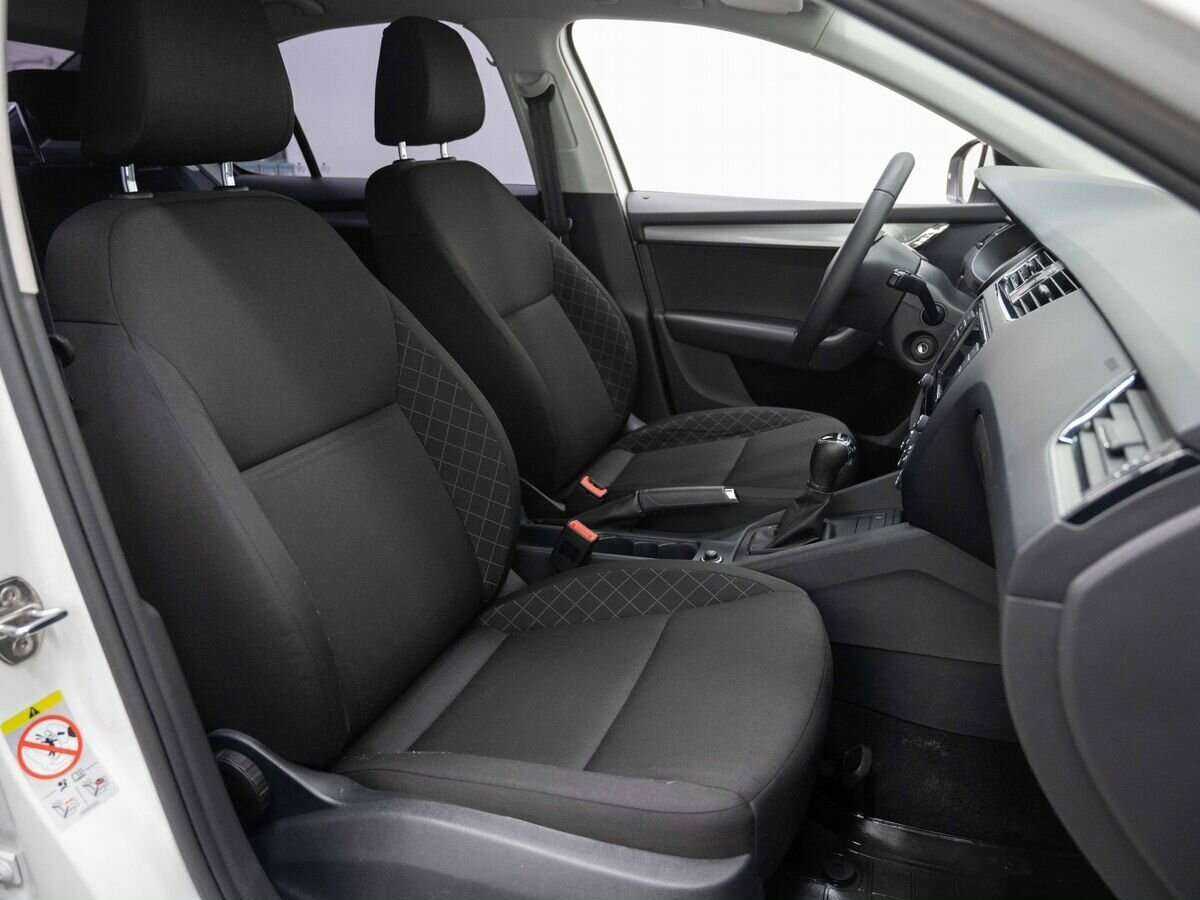 Б/У Шкода Октавия 2017 года. Фото: #11