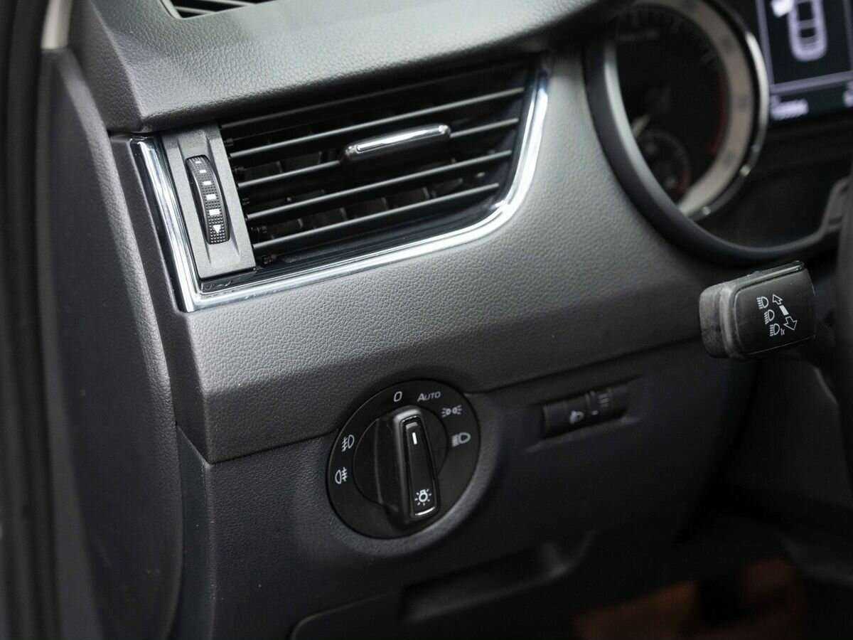 Б/У Шкода Октавия 2016 года. Фото: #20