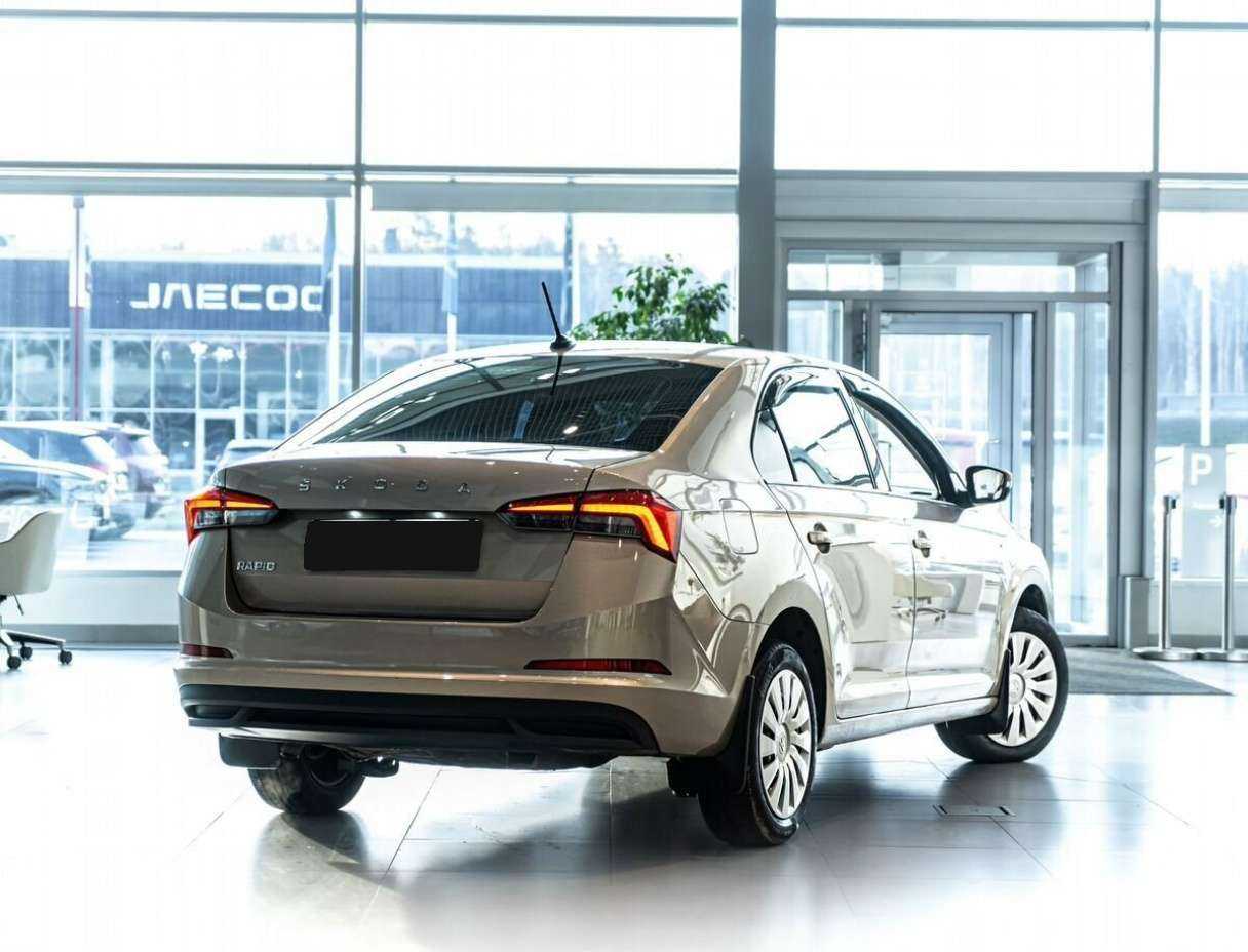 Б/У Шкода Рапид 2021 года. Фото: #2