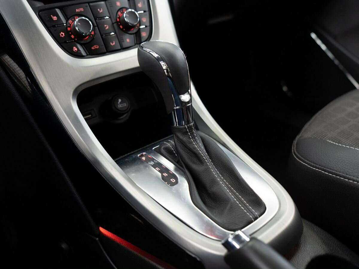 Б/У Опель Астра 2012 года. Фото: #11