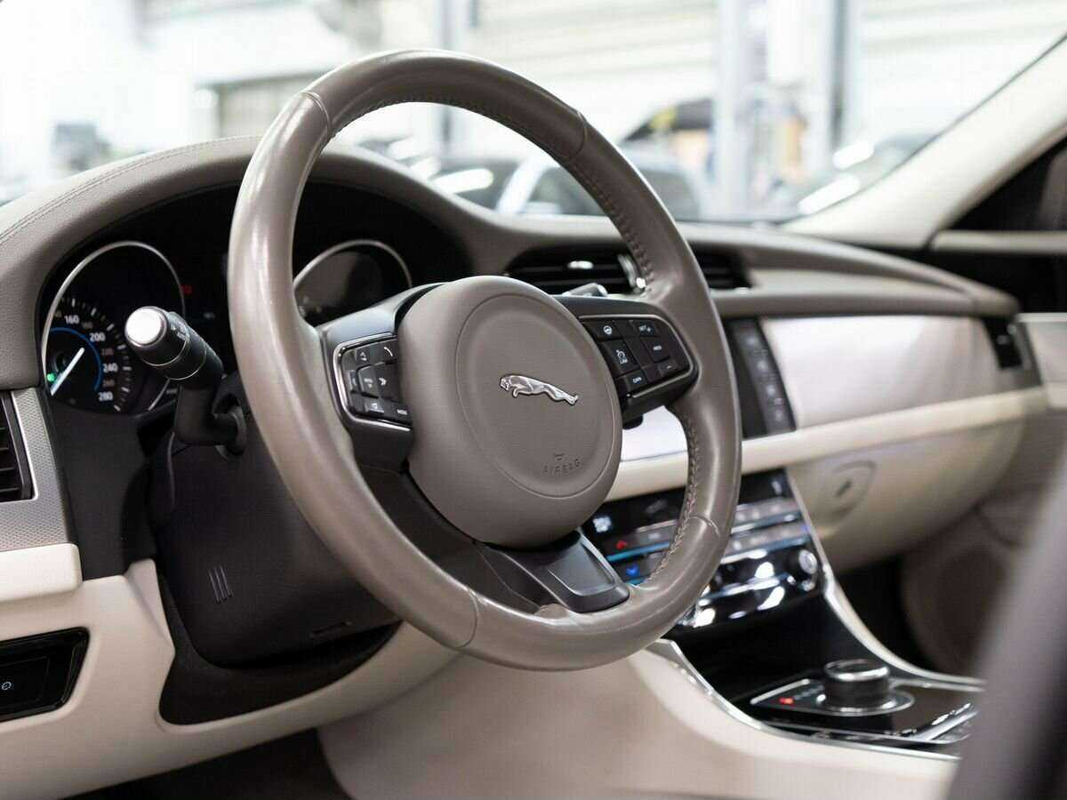 Jaguar XF 2017 года с пробегом. Фото: #4