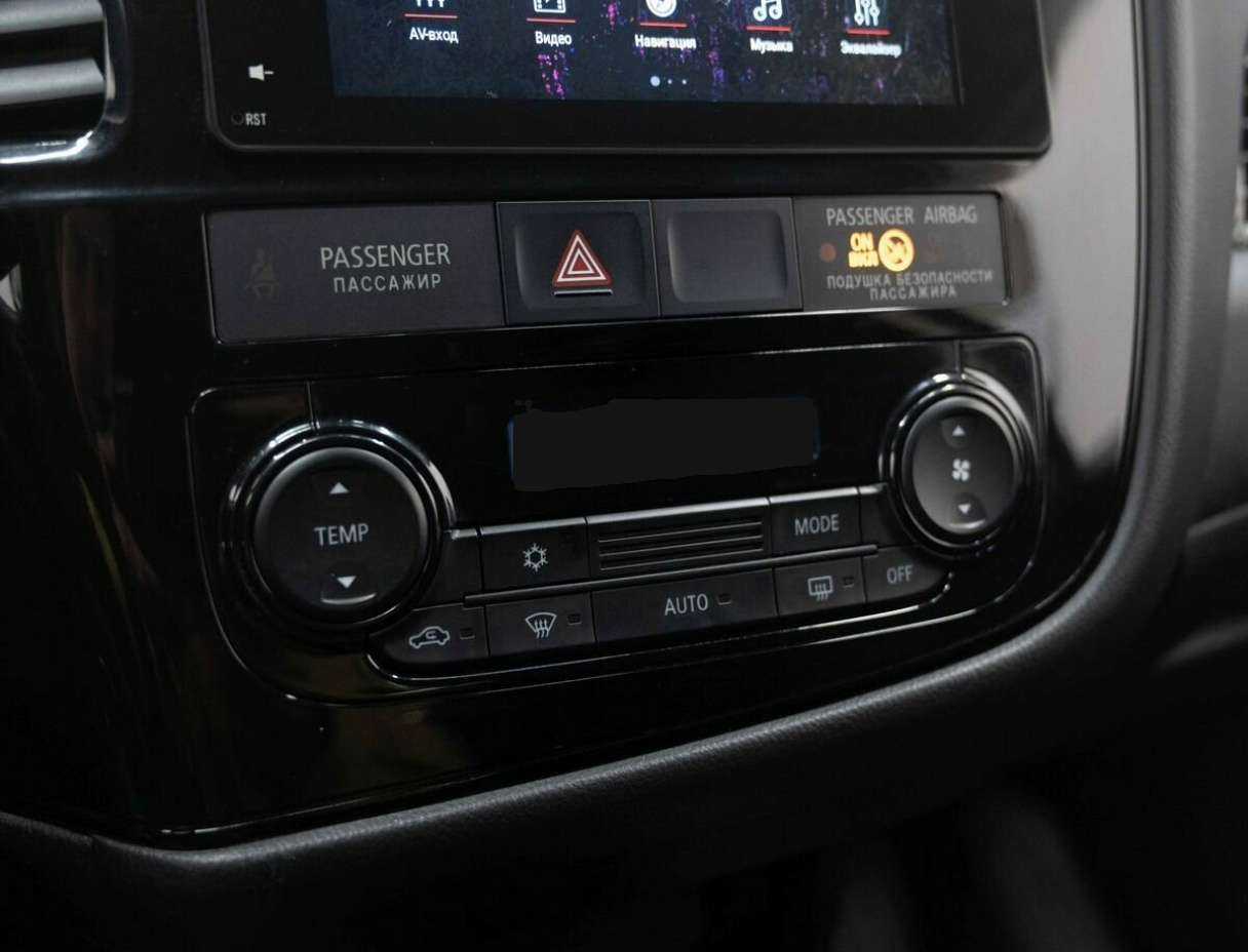 Б/У Митсубиши Оутлэндер 2018 года. Фото: #17