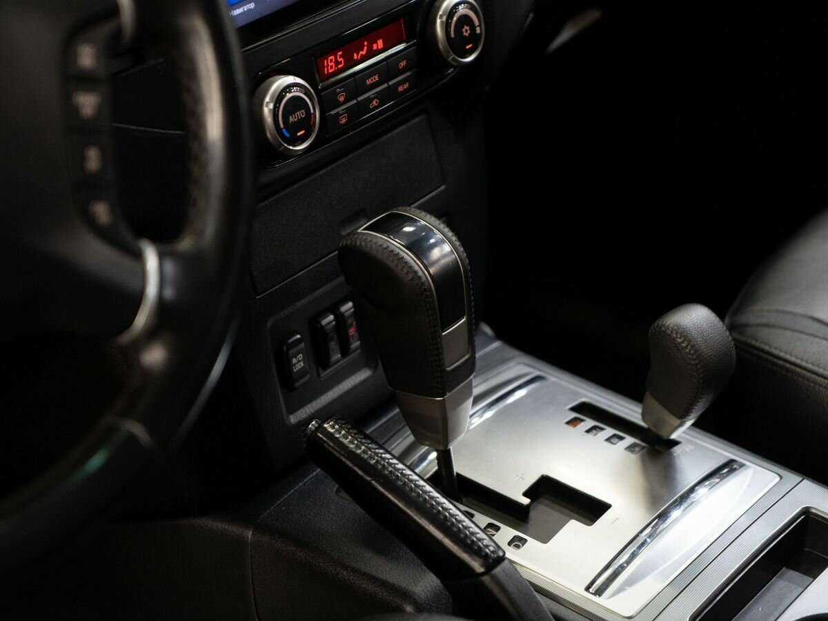 Б/У Митсубиши Паджеро 2012 года. Фото: #11