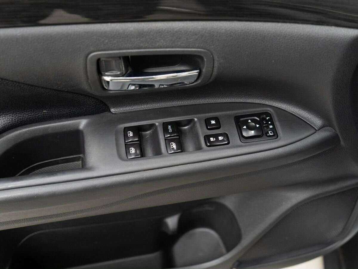 Б/У Митсубиши Оутлэндер 2017 года. Фото: #13